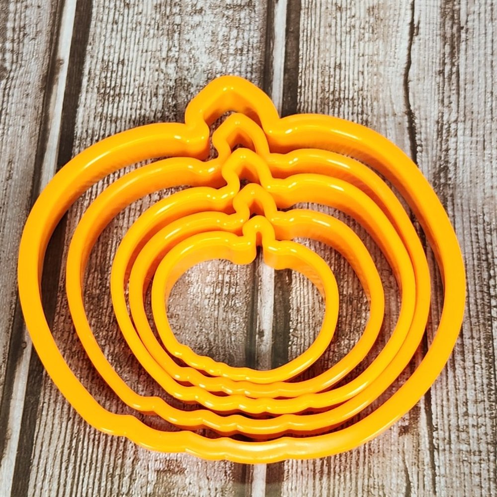Lot of 5 Unbranded Orange Pumpkin Fall Halloween 5 Sizes Cookie Cutters